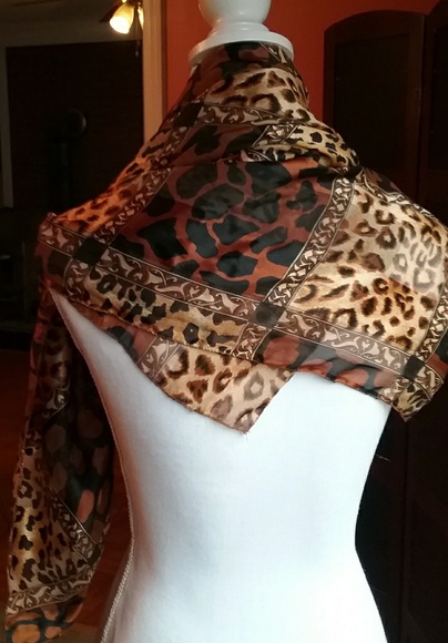 Leopard scarf. - Picture 2 of 4
